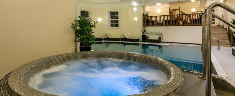 Doxford-Hall-jacuzzi