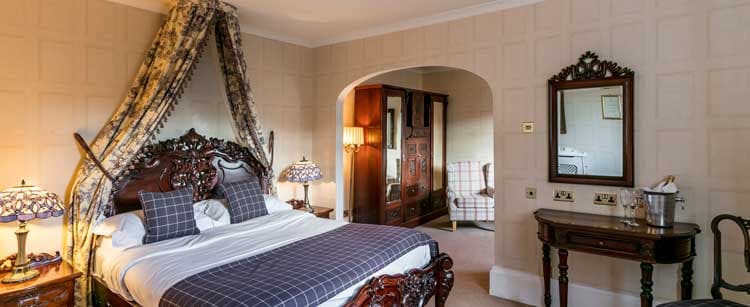 dalhousie-castle-luxury-bedroom