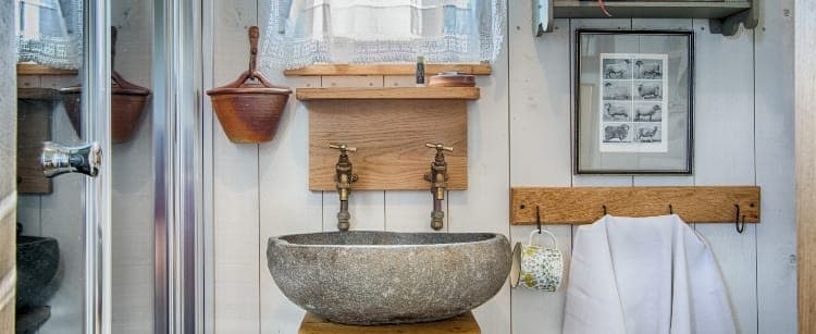 Dimpsey Shepherds Huts bathroom