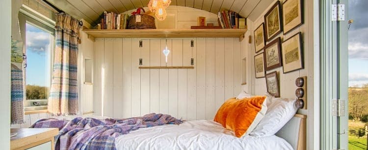 Dimpsey Shepherds Huts bedroom 2