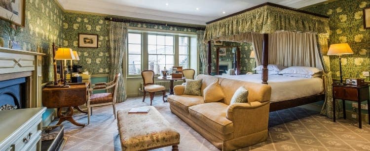 Devonshire Arms four poster bed