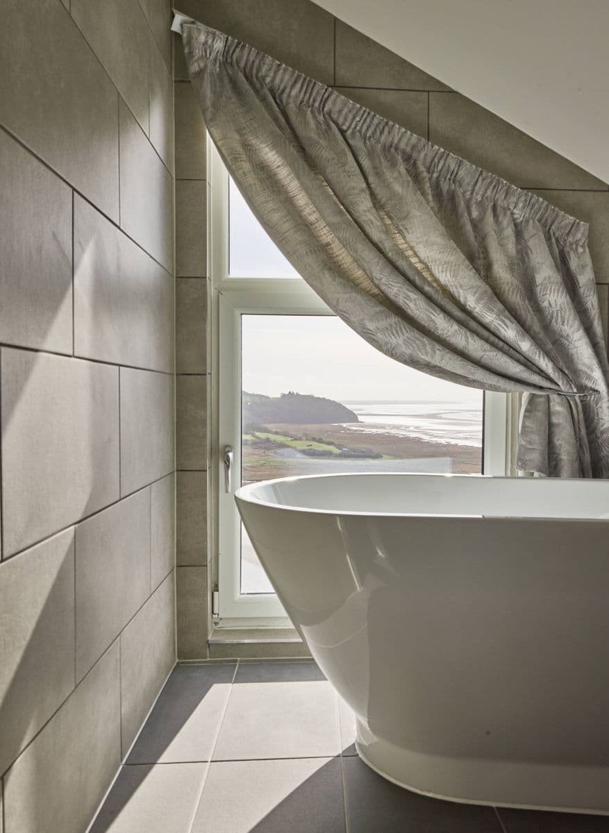 Dylan Coastal Resort freestanding bath