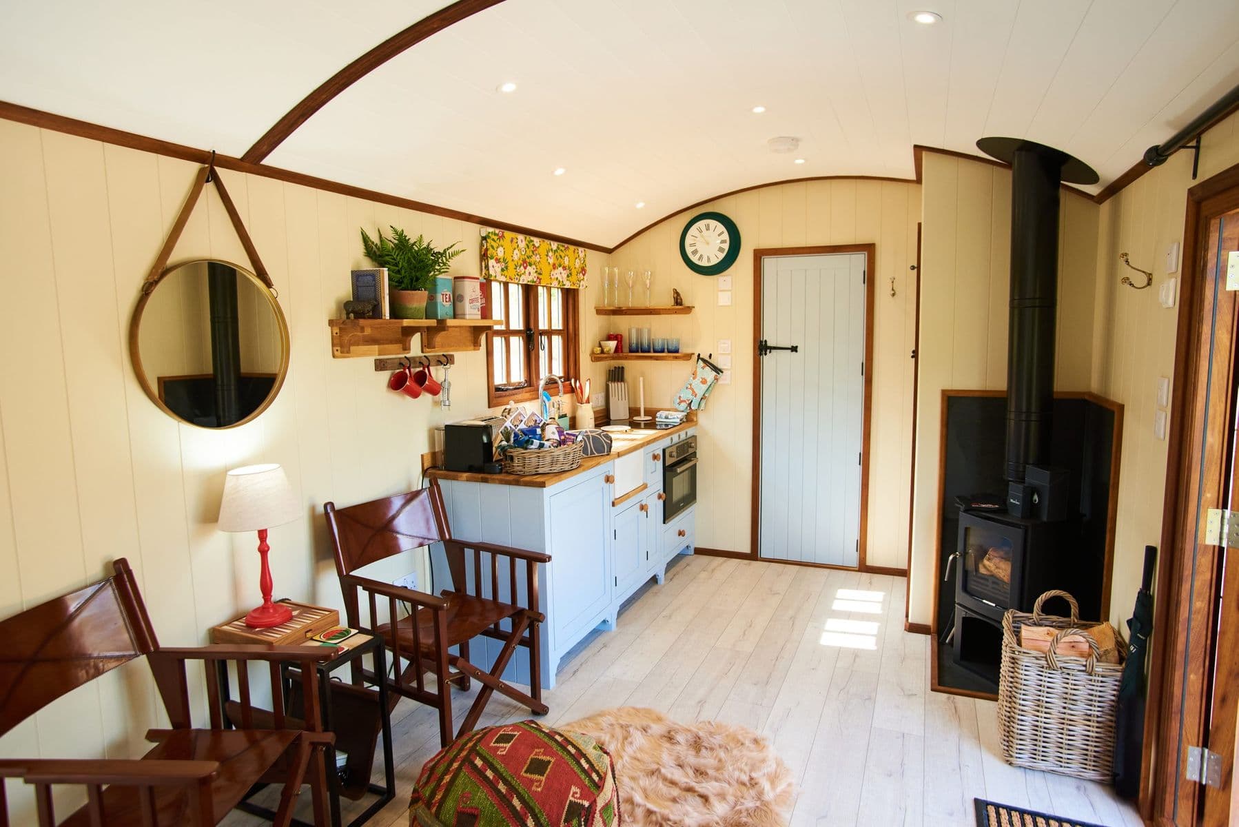 Dittisham Hideaway Shepherds Hut lounge