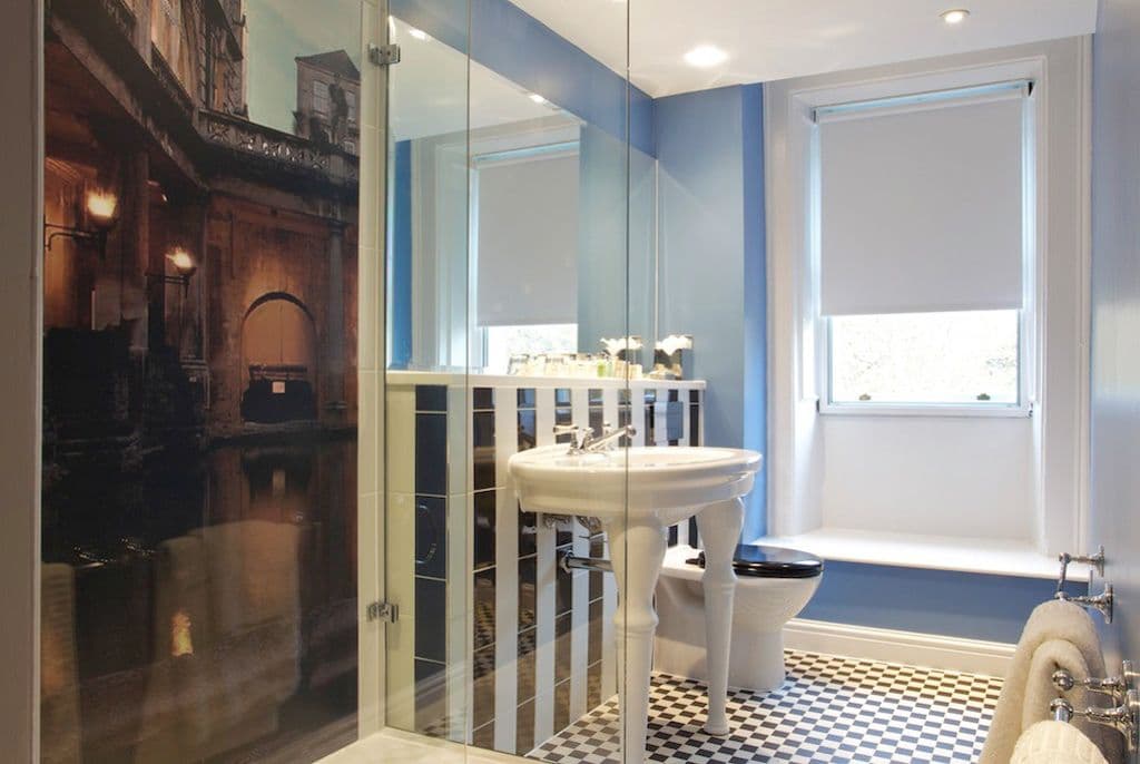 Francis Hotel ensuite