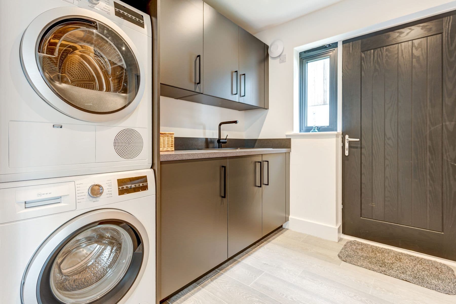 52 cotswolds washing room