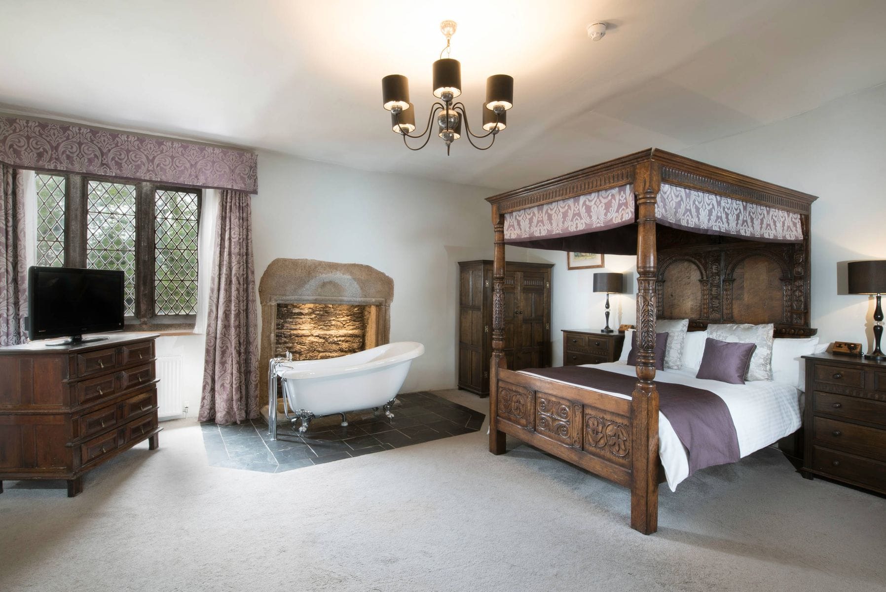 Four poster bedroom, boringdon hall