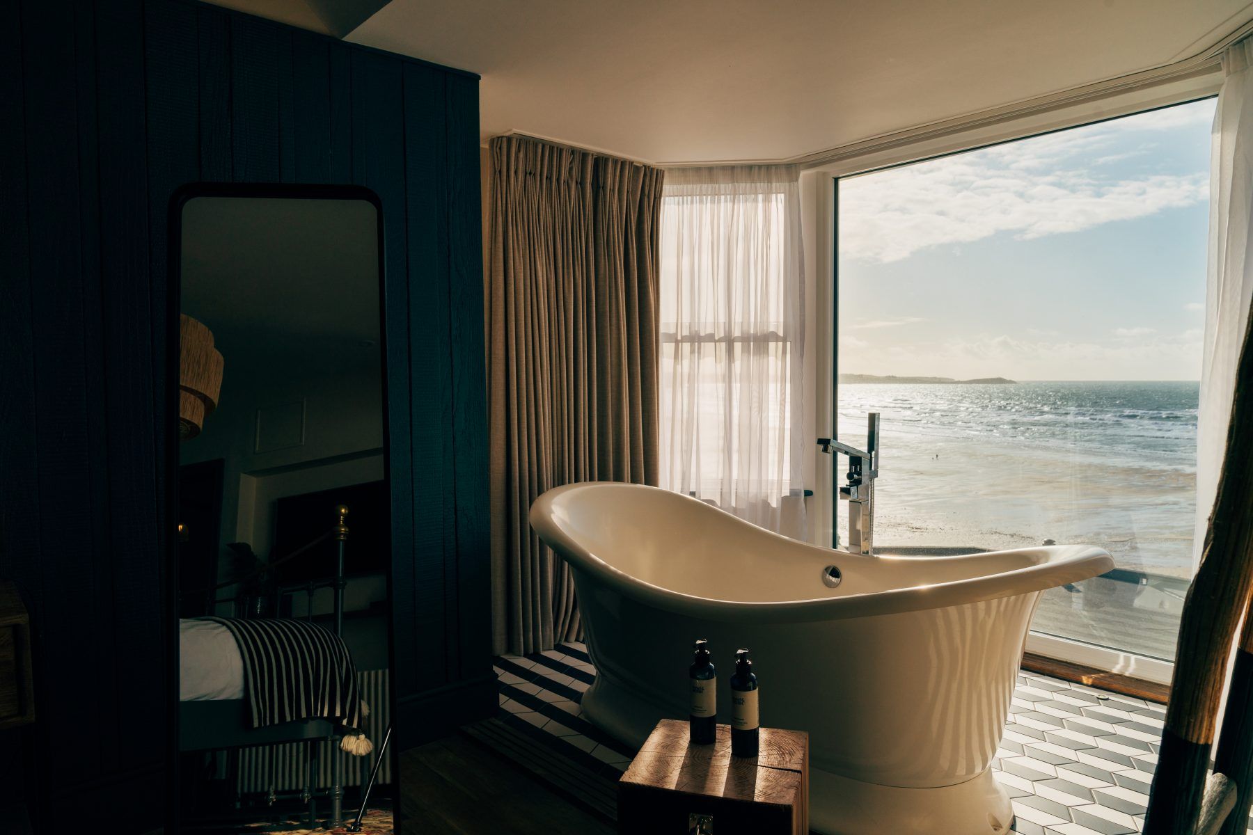 Cornwall hotels with feature bath