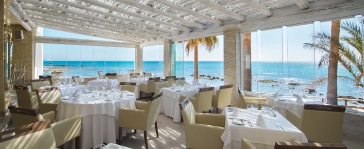 El Oceano Beach dining room