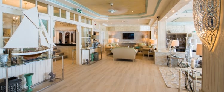 El Oceano Beach lounge