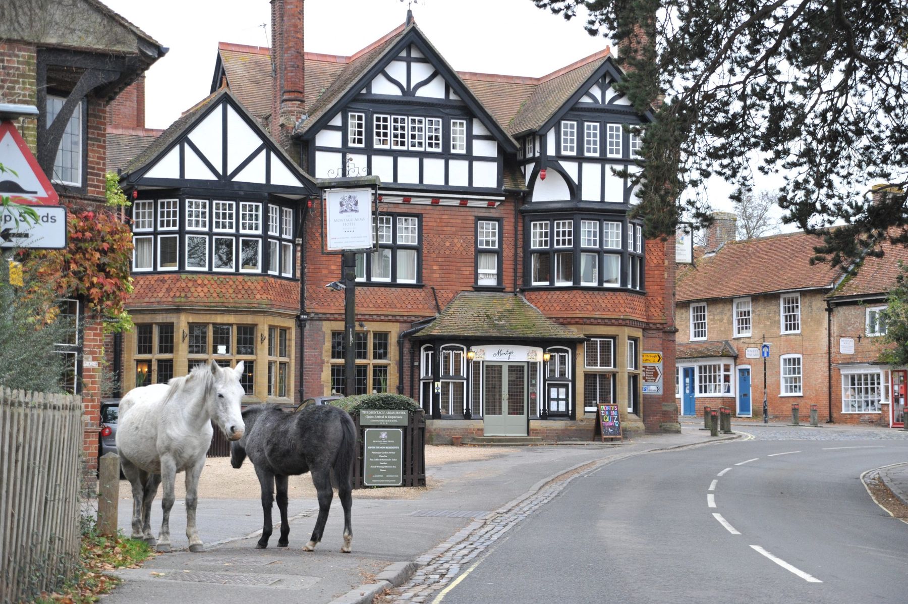 best-luxury-hotels-5-star-hotels-uk-crispwhitesheets