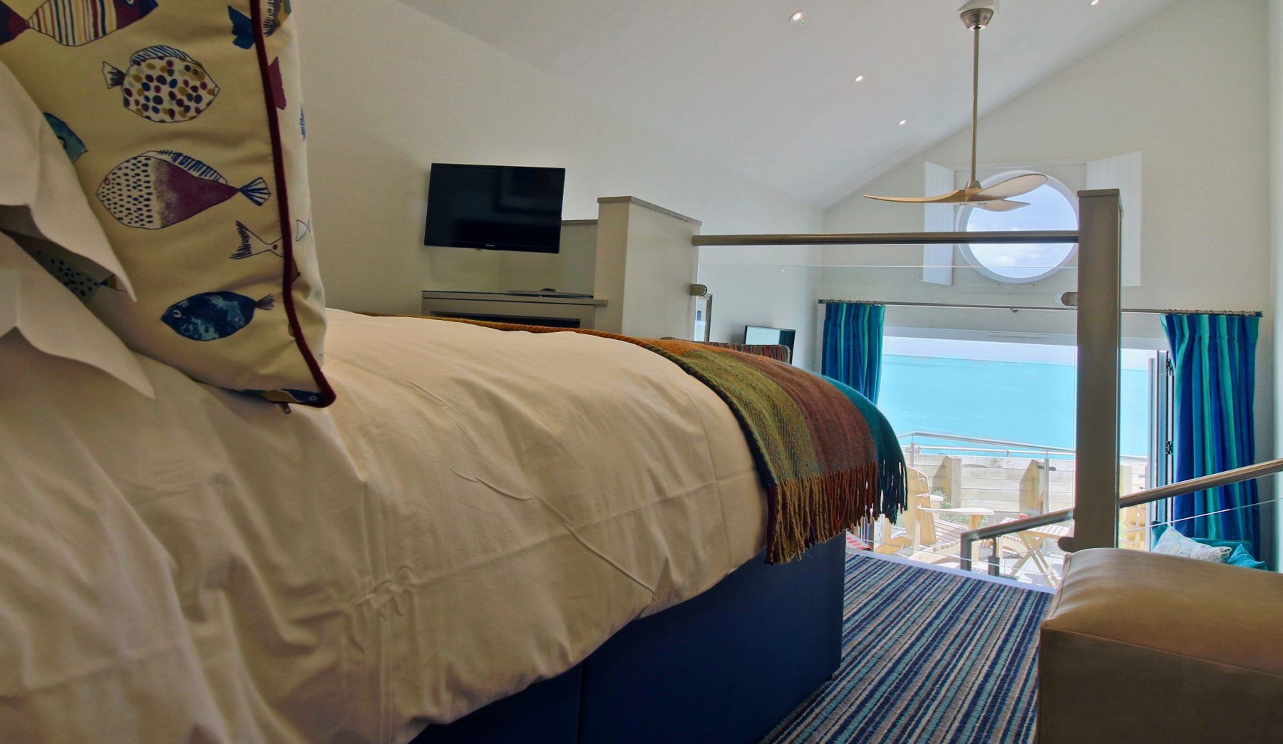 beachcroft hotel beach hut bedroom