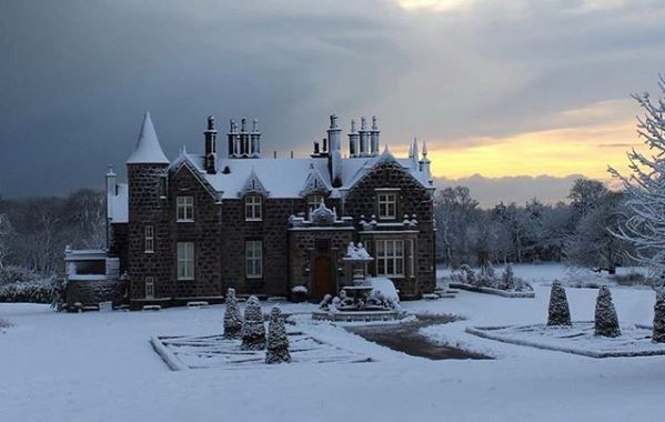 Macleod House snow