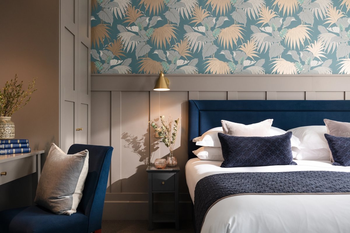 luxury hotel near falmouth