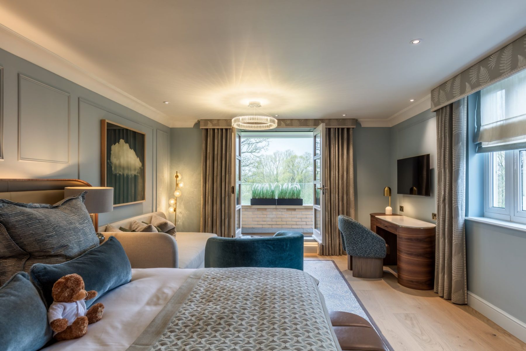 suite with balcony at sopwell house