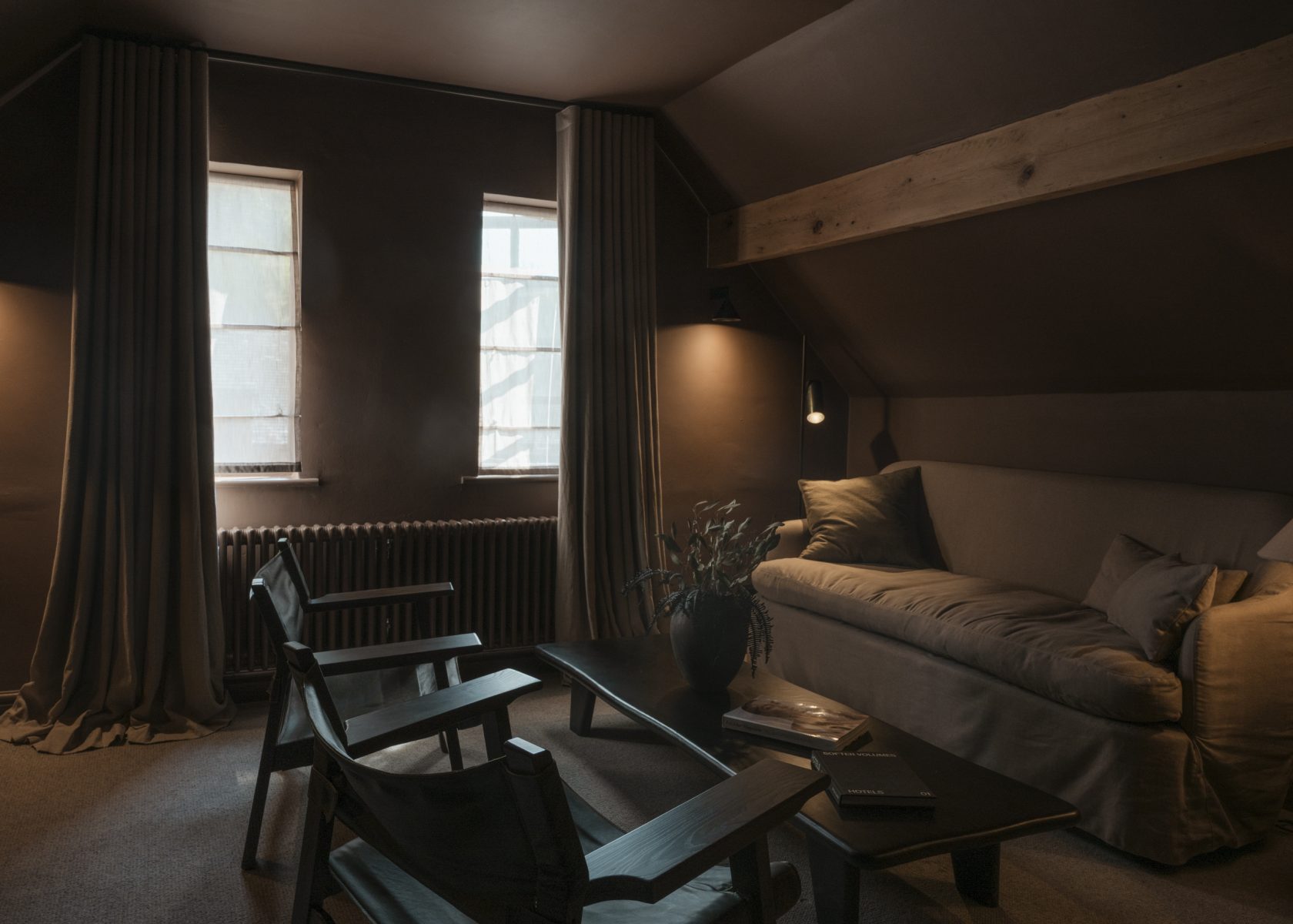 Hyll Hotel Courtyard bedroom