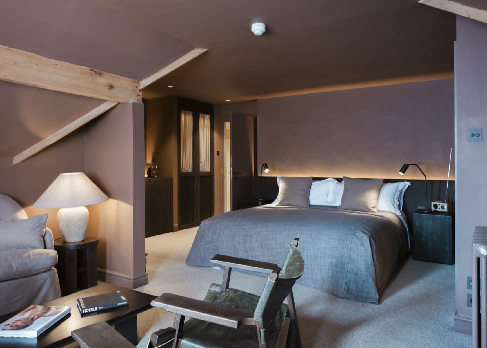 Courtyard Roomy Bedroom at Hyll Hotel Cotswolds