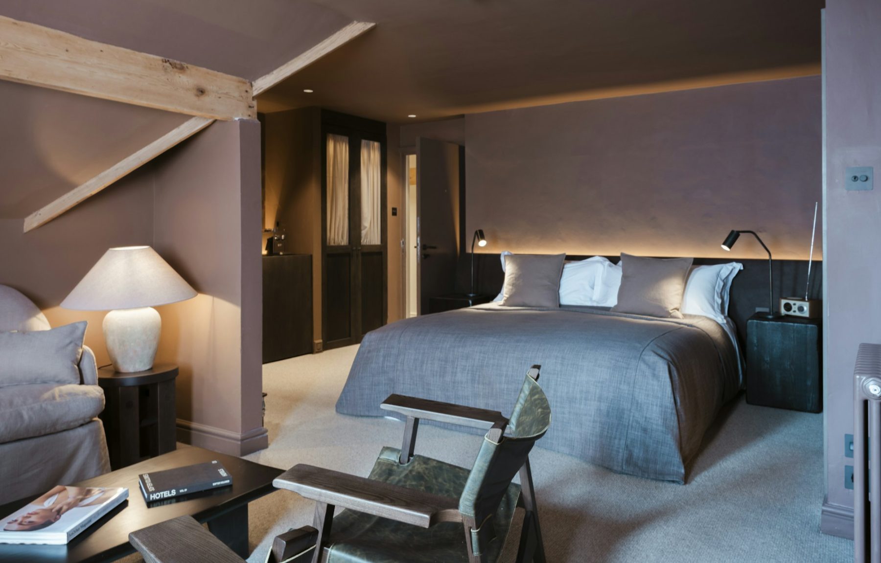 Courtyard Roomy with Lounge at Hyll Hotel